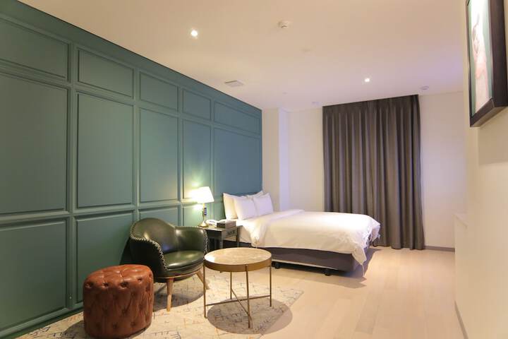 Room 6 of 190