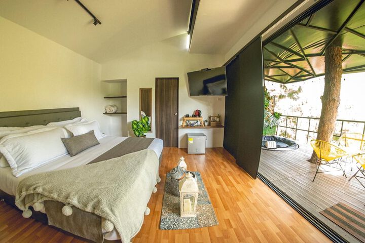 Room 4 of 20