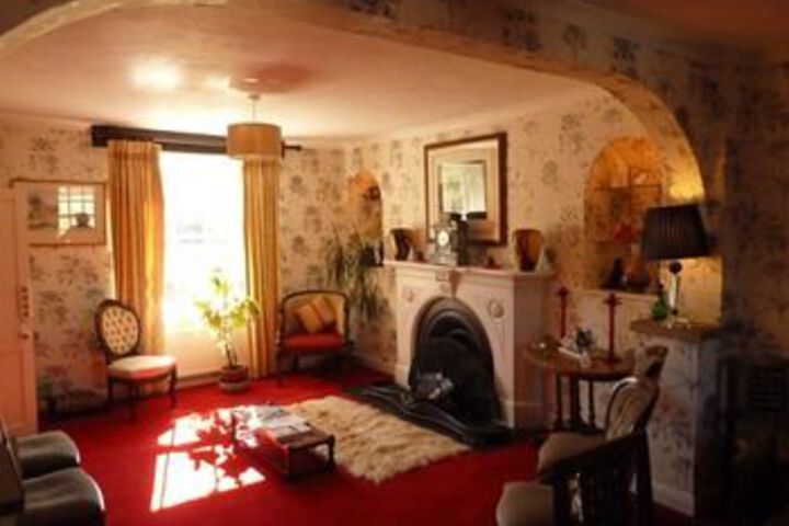Lounge 8 of 11
