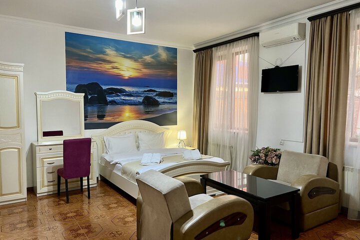 Room 13 of 113