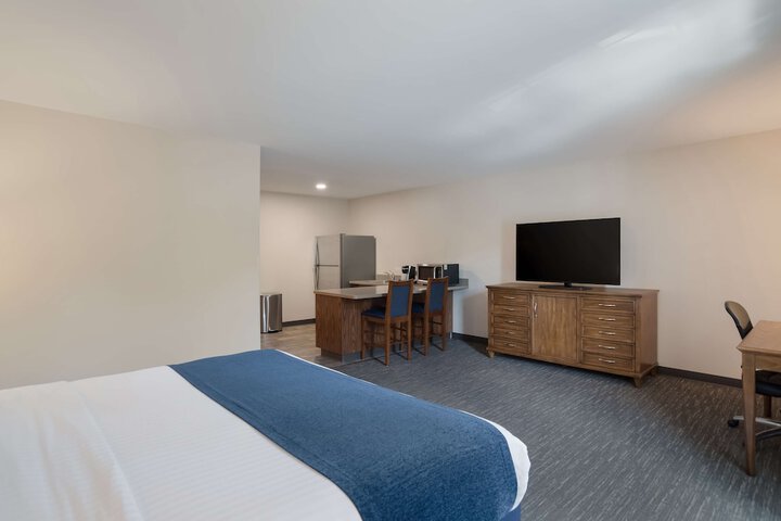 1 King Bed (40 of 40)