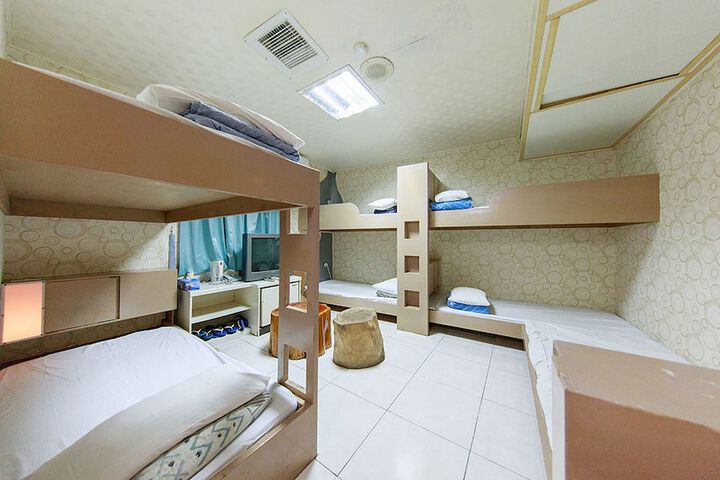 Room 46 of 68