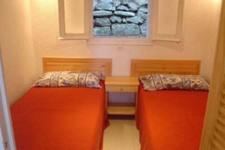 Room 2 of 40