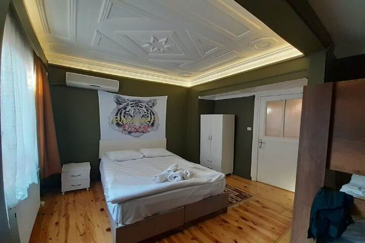 Room 29 of 63