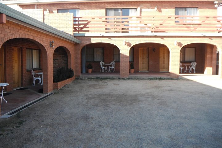 Hotel Exterior 2 of 144
