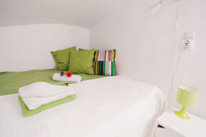 Room 12 of 18