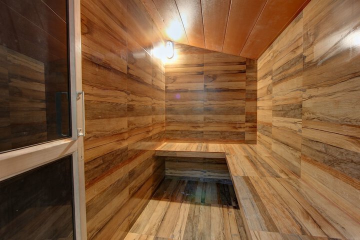 Room 48 of 76