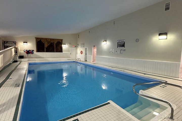 Hotel Pool