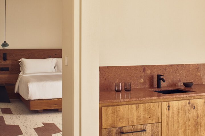 Room 27 of 251
