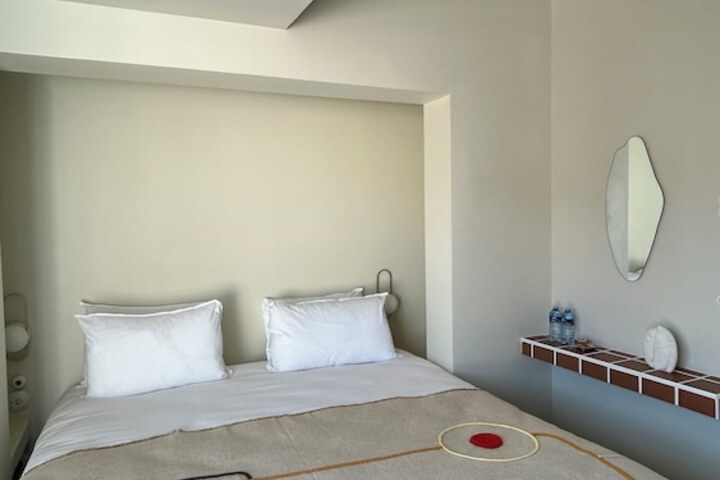 Room 18 of 108