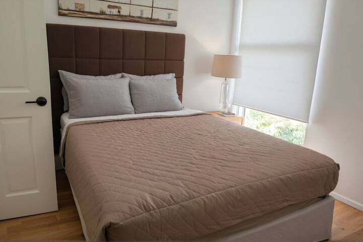 Room 4 of 32