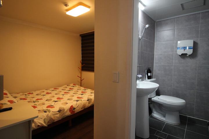 Room 21 of 86
