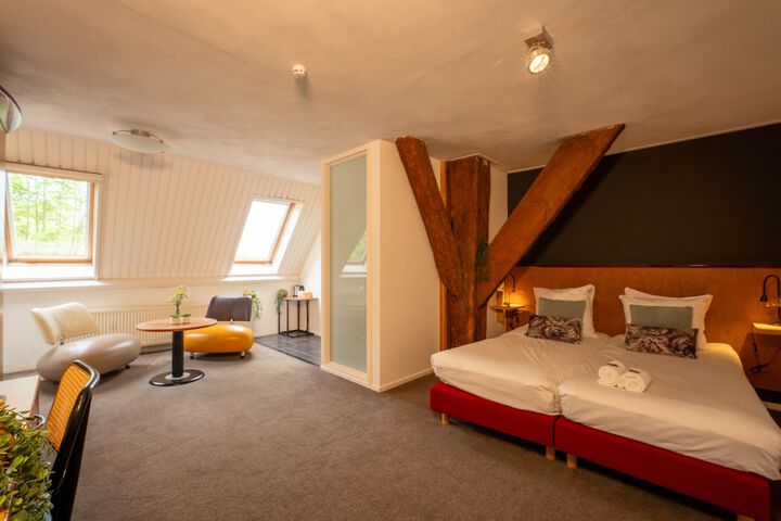 Room 14 of 110