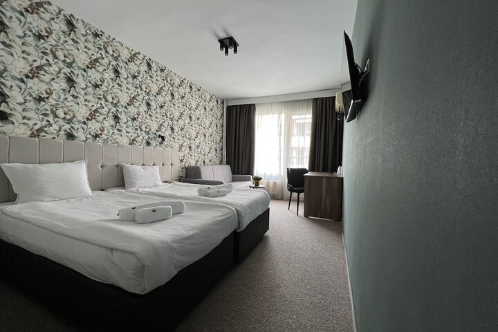 Room 6 of 24