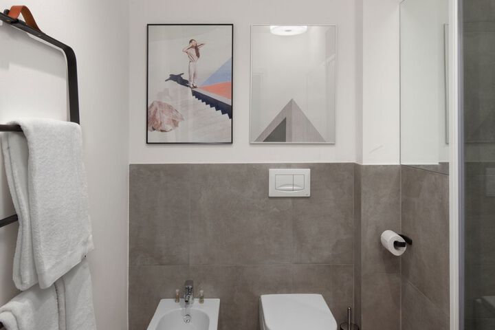 Room 2 of 18