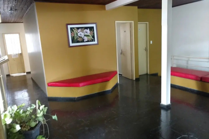 Room 8 of 10