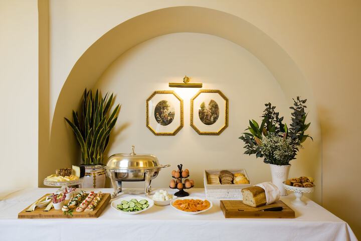 Dining 33 of 42