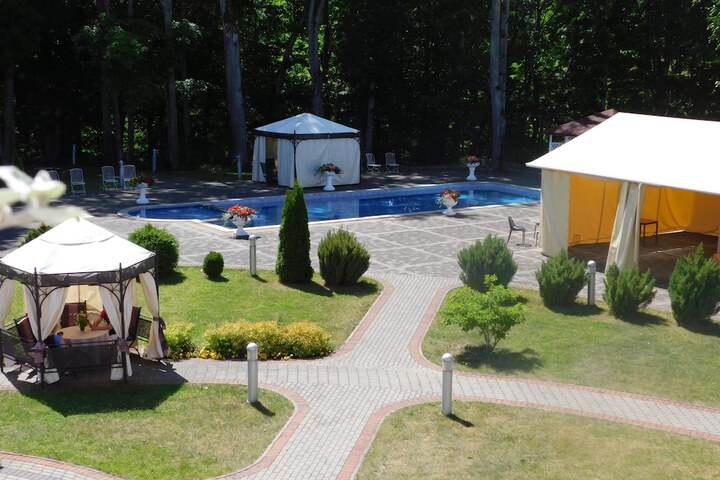 Hotel Exterior 46 of 61