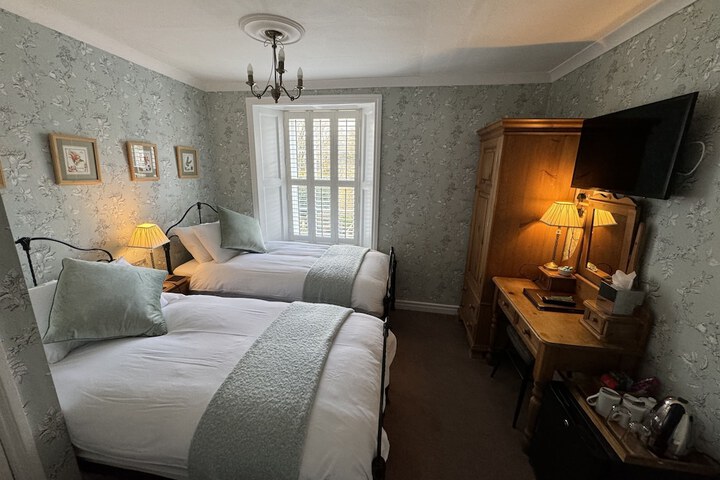 Room 12 of 27
