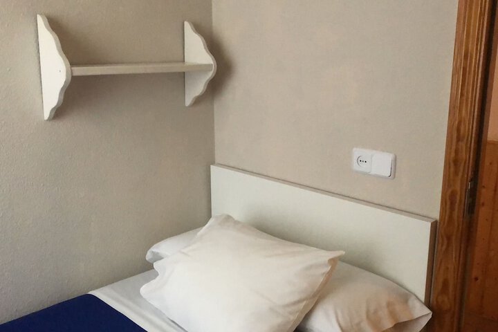 Room 10 of 103
