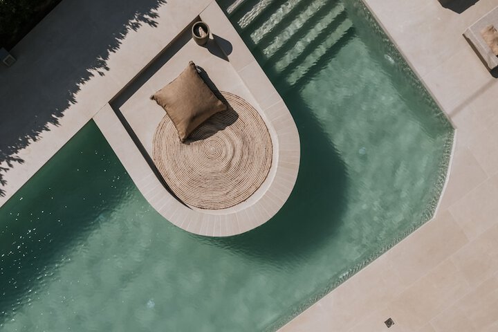 Pool 23 of 42
