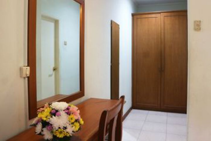 Room 8 of 27