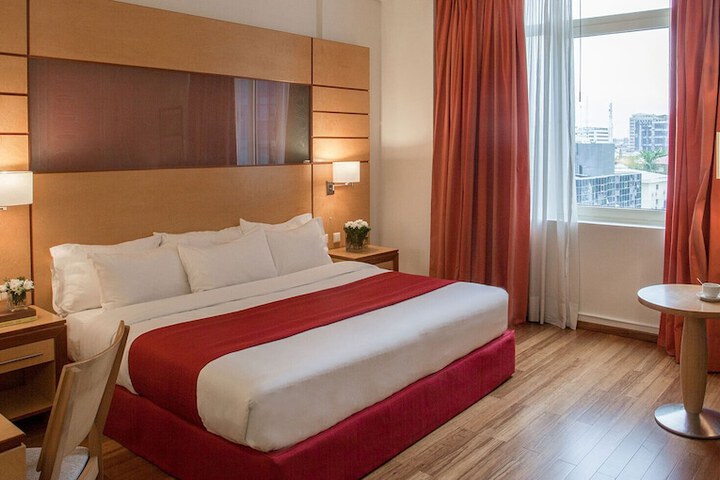 Room 2 of 33