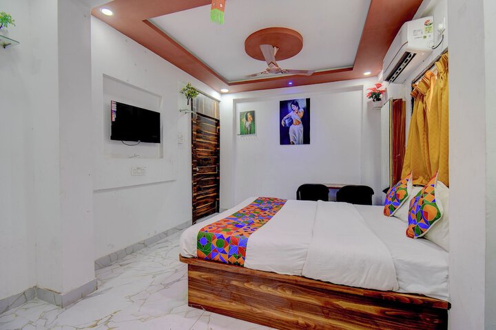 Room 11 of 28