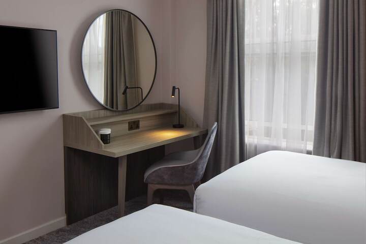 Room 30 of 177