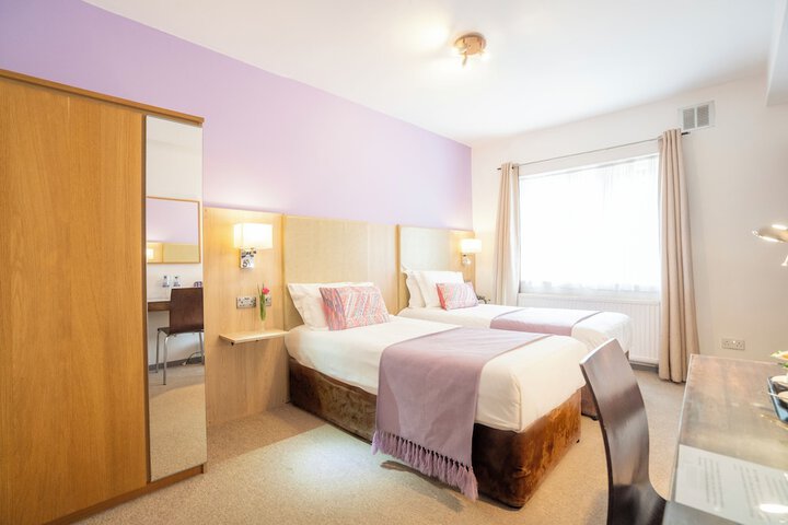 Room 10 of 48