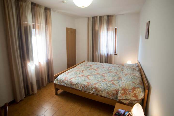 Room 8 of 54