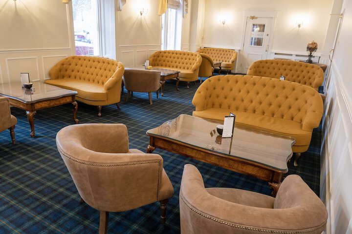 Lounge 43 of 57