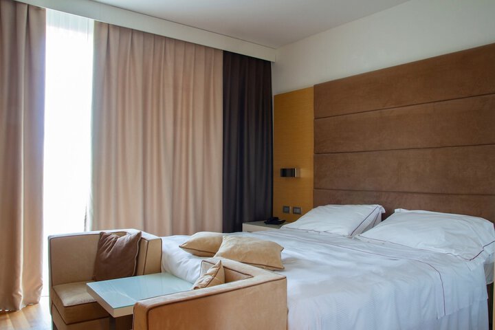 Room 7 of 119