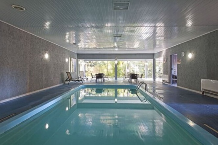 Hotel Pool