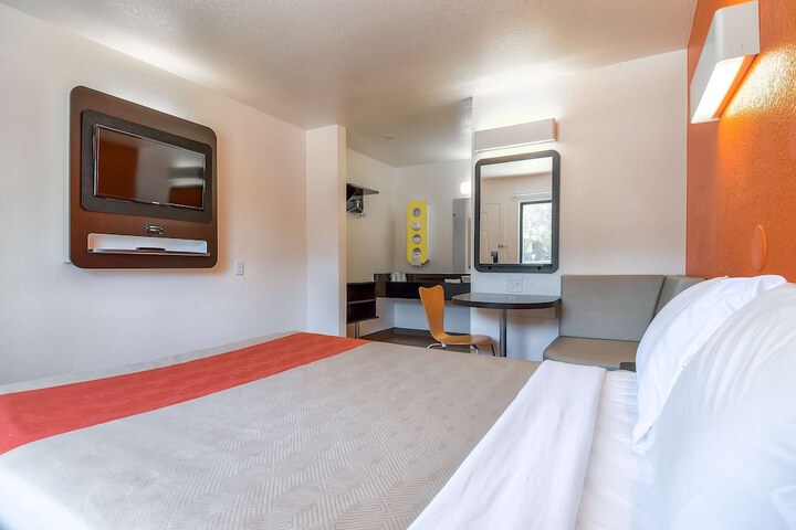 Double Room Disability Accessible (6 of 10)