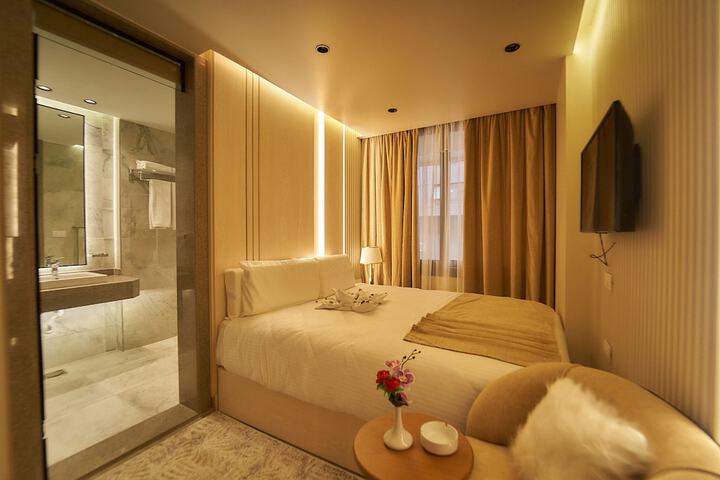 Room 9 of 35