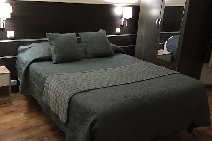 Room 2 of 20