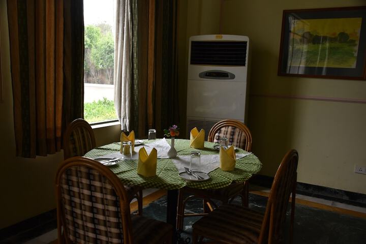 Dining 48 of 66