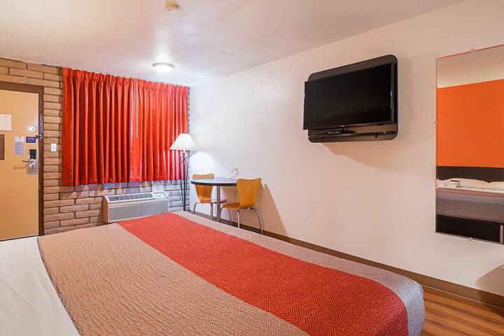 Room 25 of 39