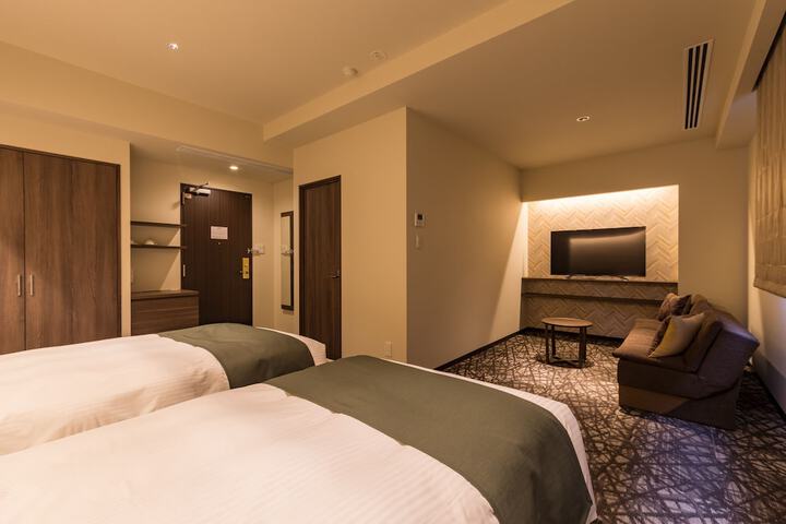 Room 17 of 48