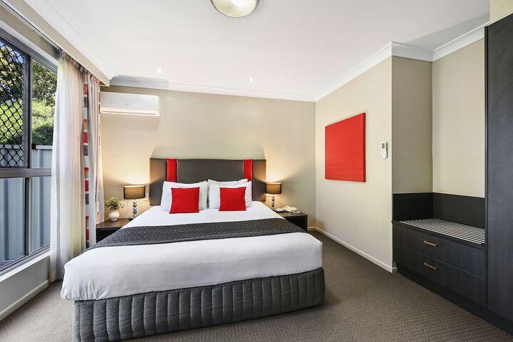Room 2 of 72