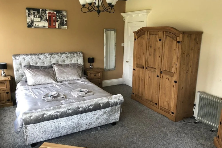 Room 6 of 14