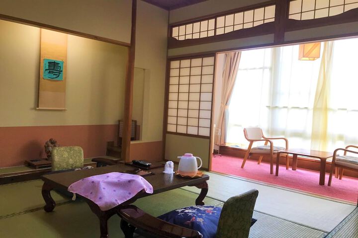 Room 6 of 52