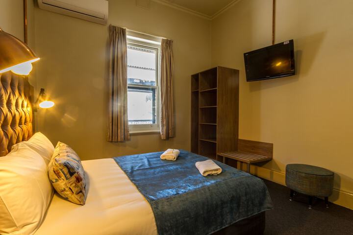 Room 8 of 31