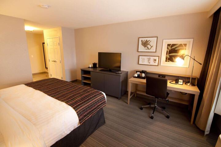 1 King Bed (7 of 7)
