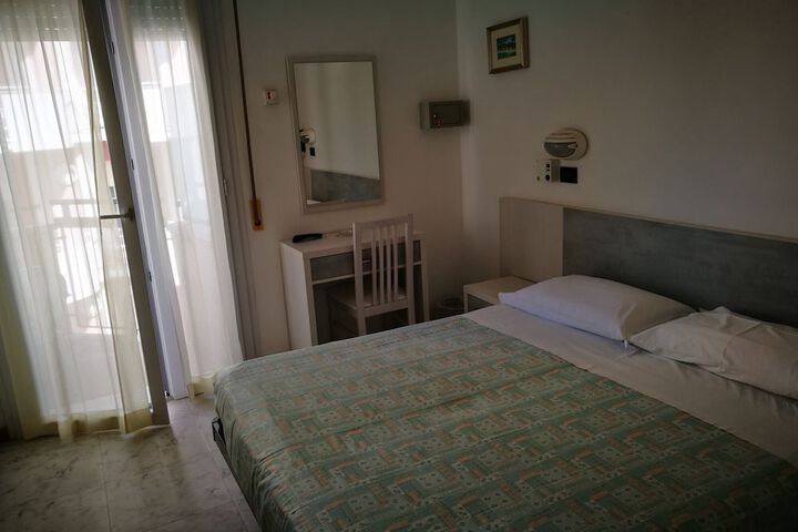 Room 13 of 42