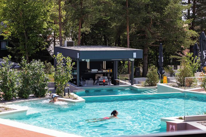 Pool 128 of 160