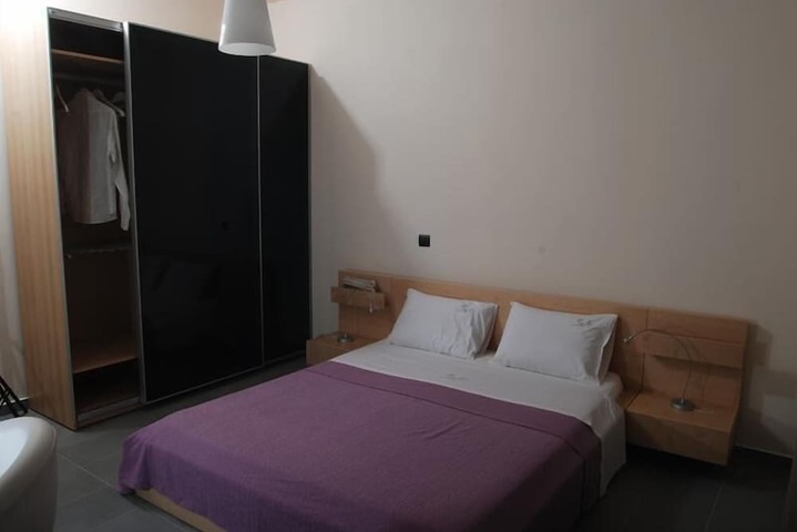 Room 6 of 44