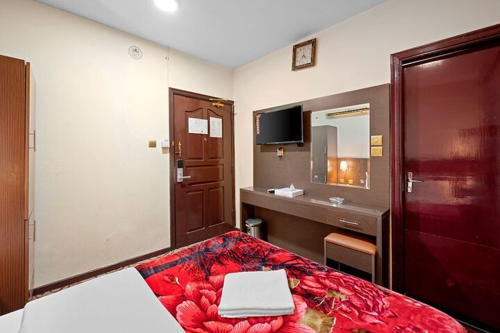 Room 9 of 10