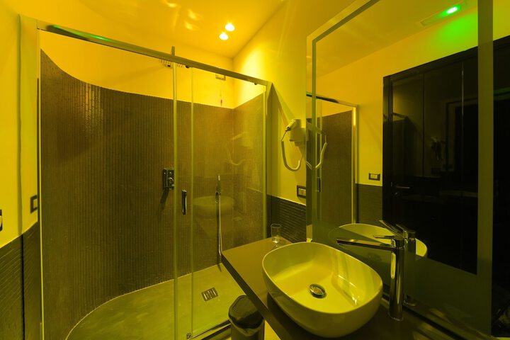 Room 9 of 11